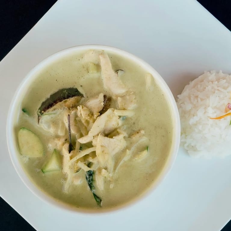 Delicious Green Curry Experience